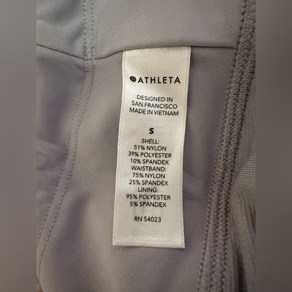 Athleta Run With It Textured 3.5" Shorts Size Small - Picture 7 of 16